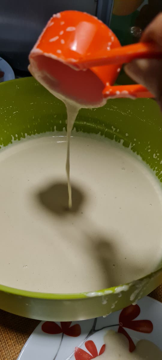 Add the wet ingredients to the dry ingredients The batter should be as thick as a full-fat milk