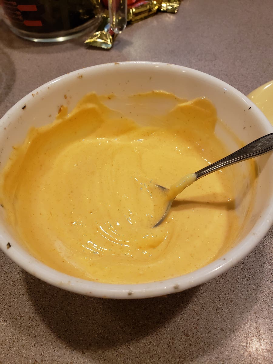 Add Sriracha, kewpie, salt, garlic powder, and sesame seed oil together and mix thoroughly to make the mentai sauce.