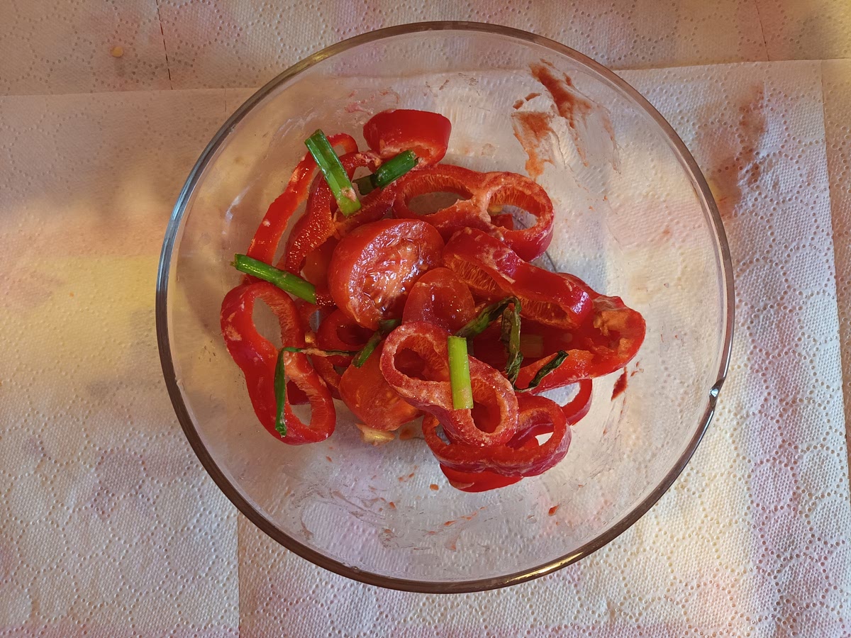 Mix the sauce and salad together