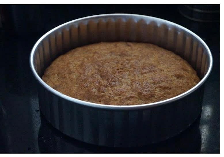 Allow the cake to cool down for 15 minutes and then invert.