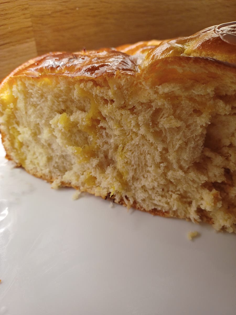 Dans un petit pot, mélangez du sucre glace avec de l’eau. Le mélange doit être crémeux. Versez selon l’inspiration sur le gâteau. Bonne dégustation !