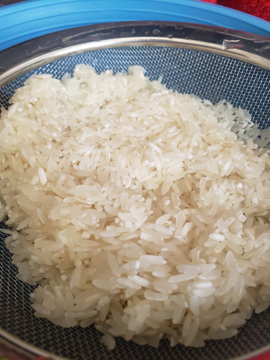 Primero lava y escurre tu arroz