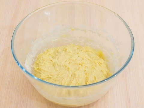 Add flour.
Knead the dough.
The dough should not be very steep
(I did not add all the flour at once, it is also better to sift it through a sieve)