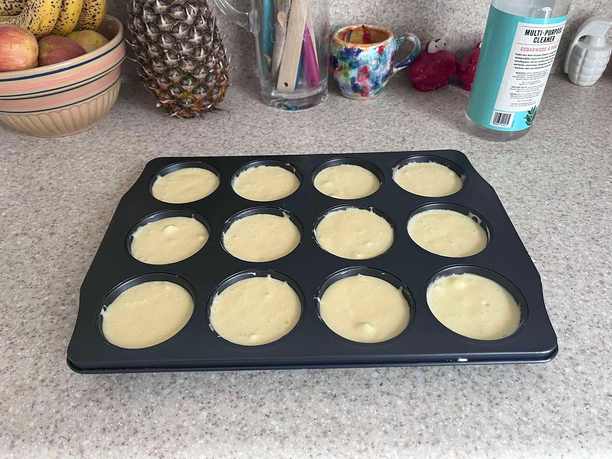 Lightly brush muffin tray with vegetable oil the pour 1/2 cups of the mixture into each
There should be enough for 12 medium cupcake molds