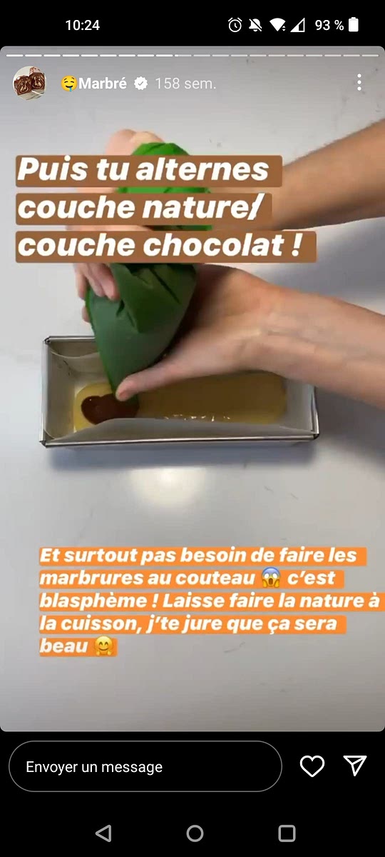 Remplir le moule au 3/4, alterner couche nature/chocolat