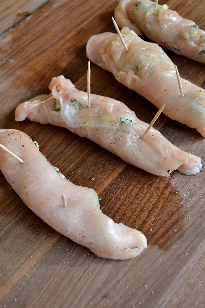Ponlos en una fuente resistente al calor, pincélalos con una pizca de aceite y ásalos, en el horno precalentado a 200°C, durante unos veinte minutos, hasta que estén ligeramente dorados y hechos por dentro.