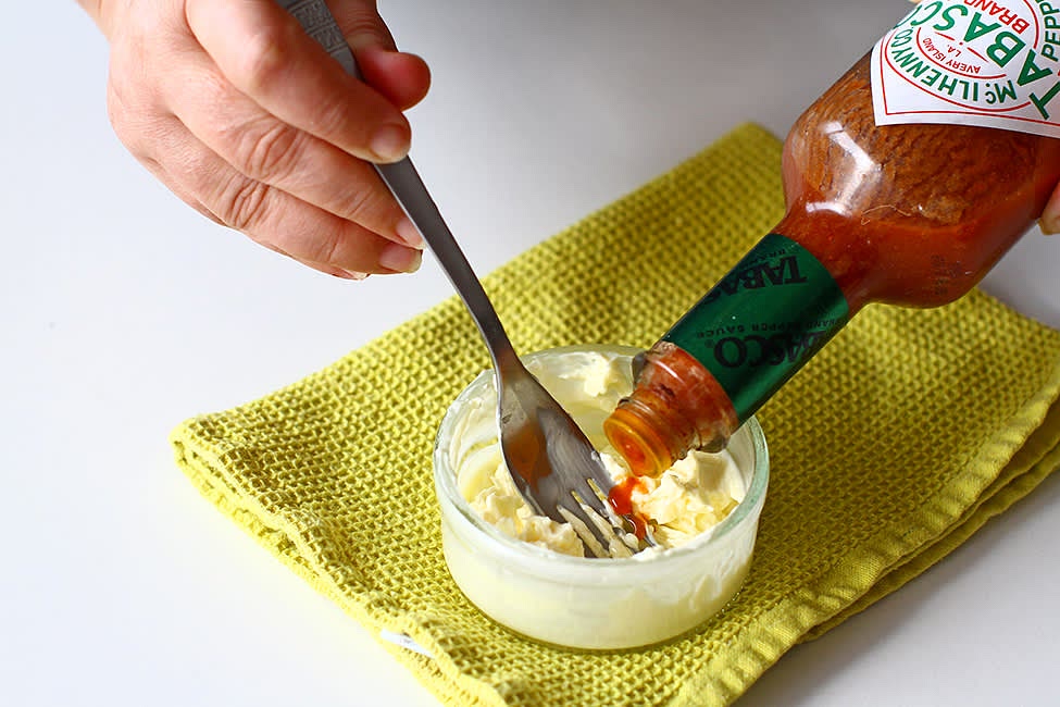 To start, put 60 grams of butter in a bowl, add a little salt (only if we don't use already salted butter), add TABASCO® red pepper sauce to taste and mix well.