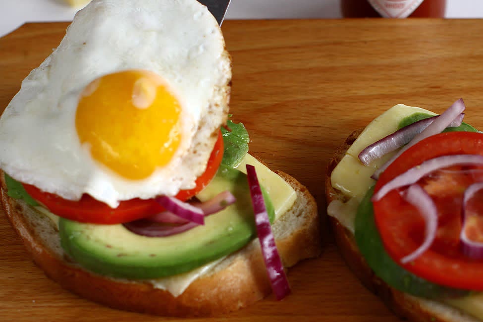 Finally, put an egg on each slice, seasoned with salt and pepper to taste.