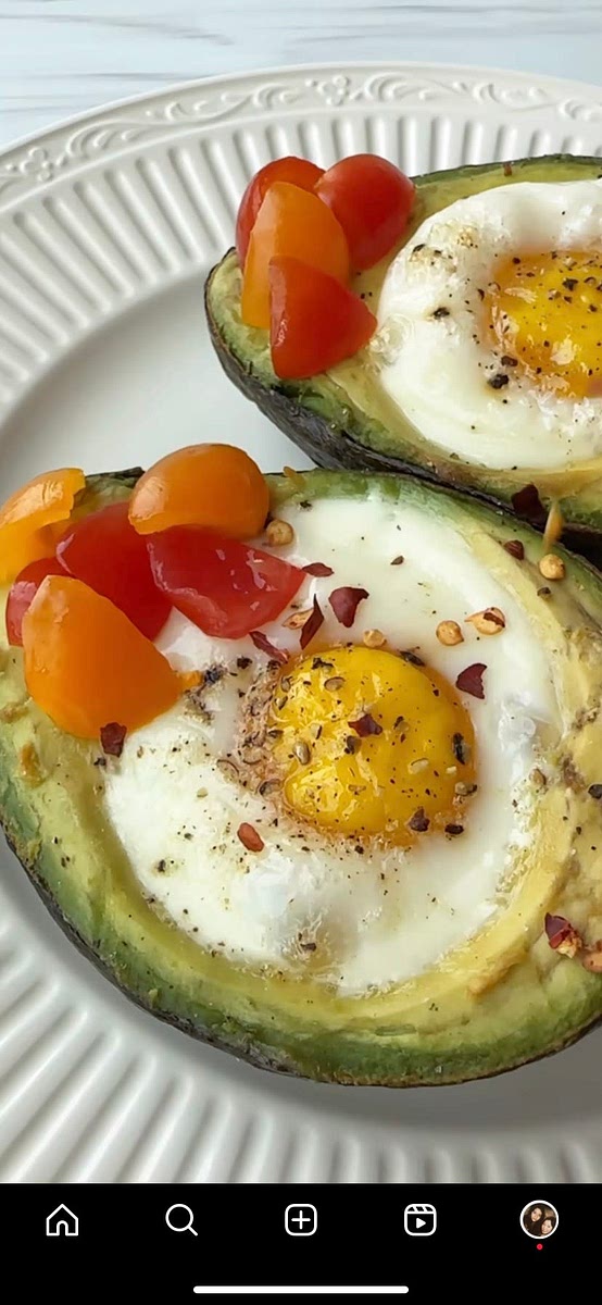 Top with tomatoes, bell pepper, and cilantro, and enjoy immediately!