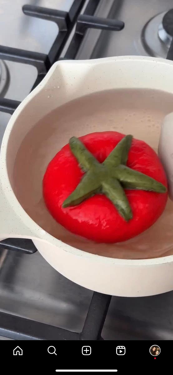 Boil 1L of water with 50g of sugar. Cook bagels for 30 seconds on each side.