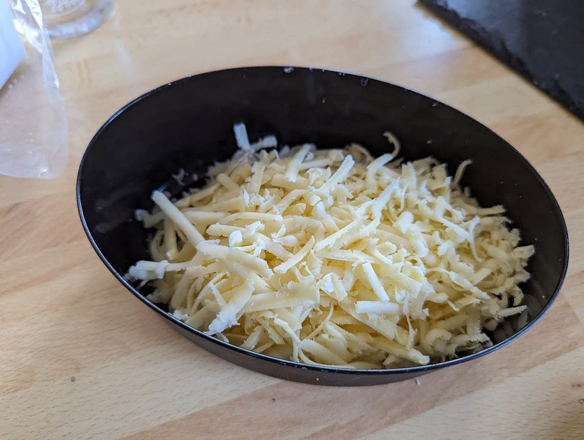(Optional) Sprinkle some cheese on the mince