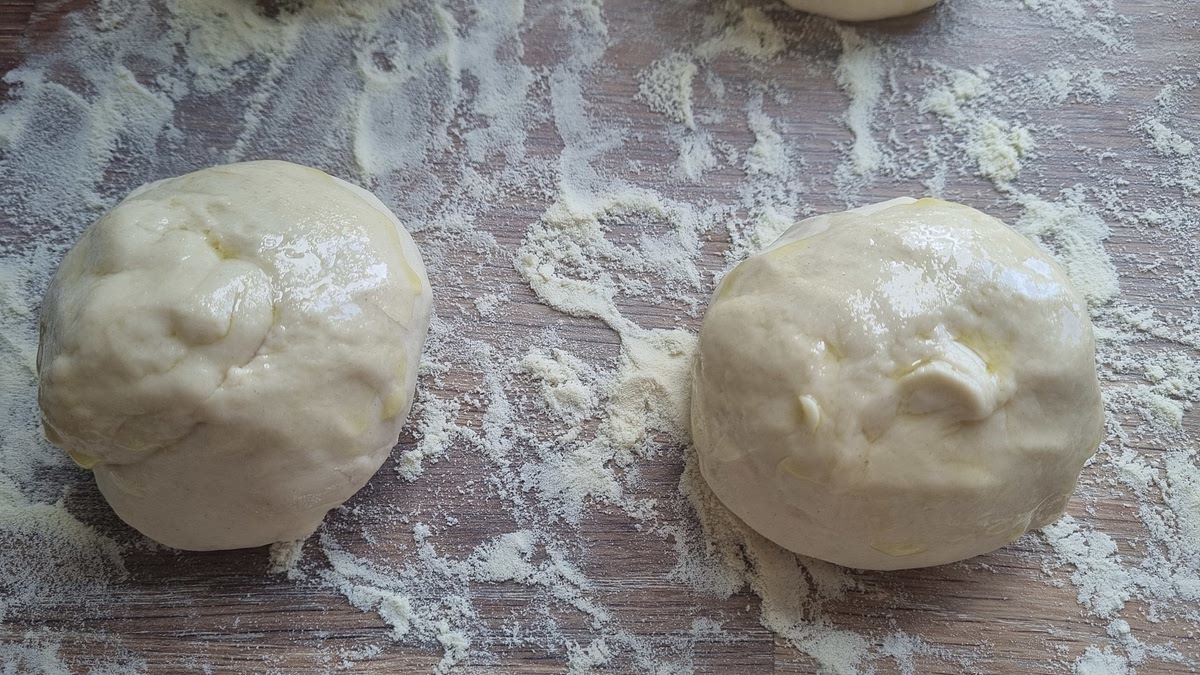 (Optional) Brush the pizza dough with olive oil