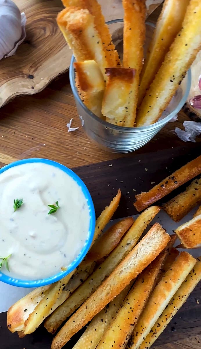 * Serve the roasted garlic dip with toasted bread.