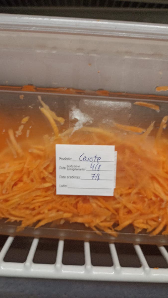 Etichettare con nome prodotto, data di produzione, data scadenza e porlo in frigo linea (3 giorni di scadenza)