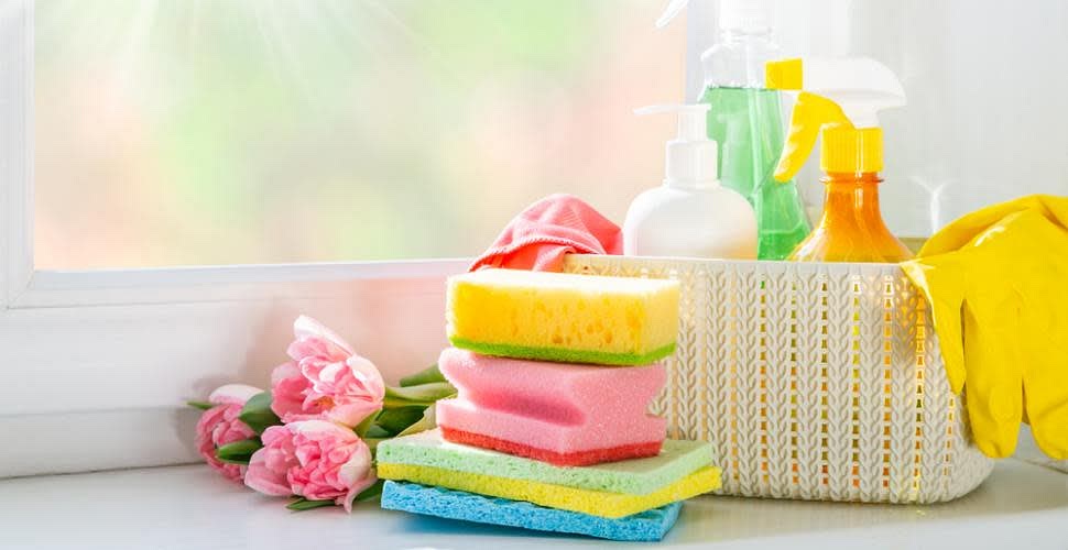 Matériel de nettoyage perso + poche papier marron et l'aspi si besoin
+ poche fournitures + clés dans boîtes aux lettres si rue petit banc... ( clés dans tiroir plastique) ou ds boite à clé 1490