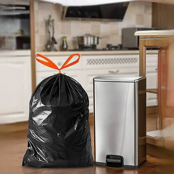 Poubelle avec spray JAUNE et remettre sac dans la grande