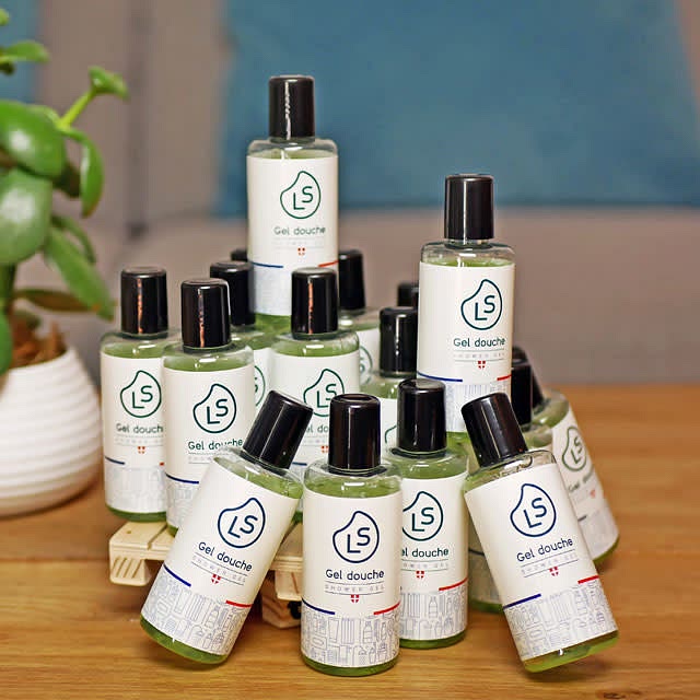 Gel douche sur serviettes posées sur lit sur couverture s'il y a
Vérifier :
Liquide vaisselle Gel wc
Papier toilette
Eponge
Torchon
Café deux et thé Fermer à clé et remettre clé boîte : cadenas 1490