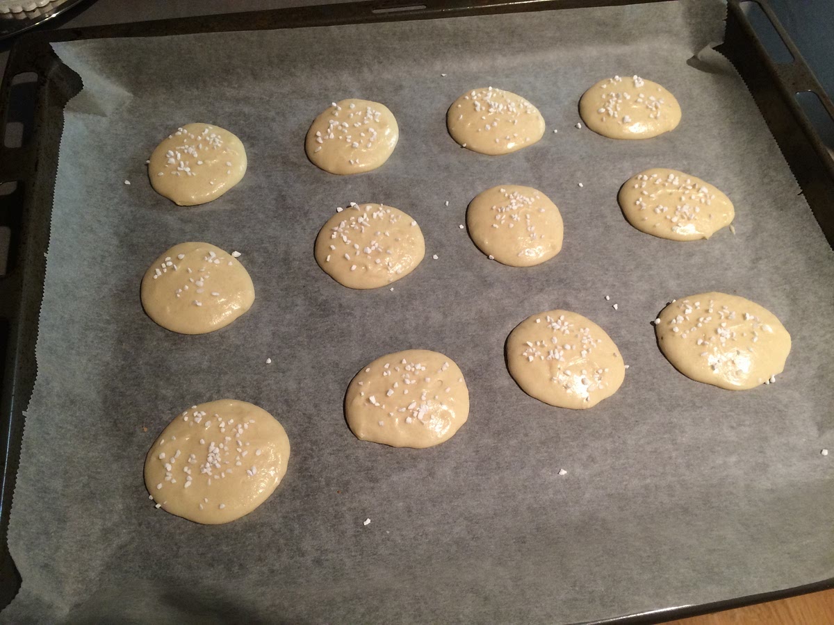 Hagelzucker und Zimt drüber streuen.