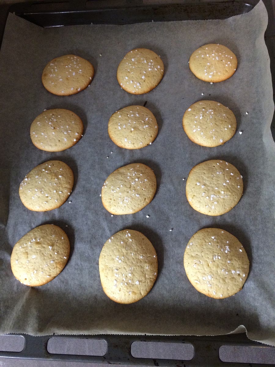 Bei 180°C ca. 10 Minunten backen.