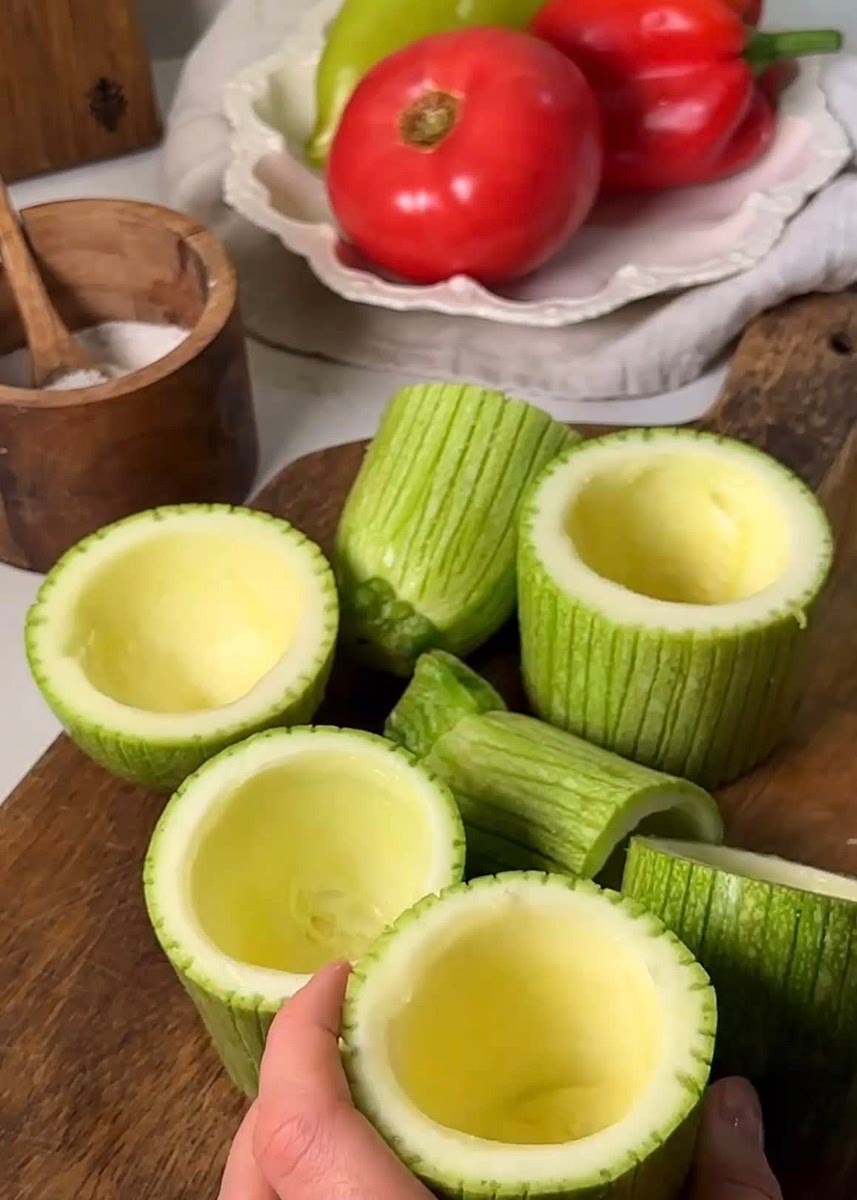 Удаляем из кабачка мякоть ложкой