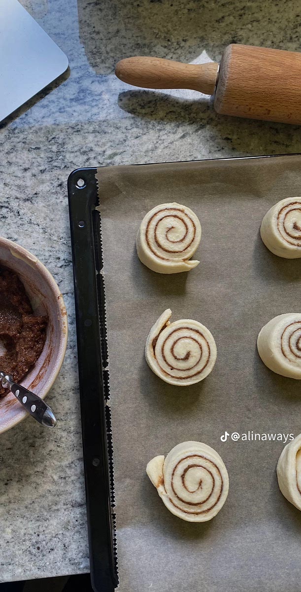 Use floss or a sharp knife to cut the dough into even pieces and put them on a baking pan lined with parchment paper. Allow them to rise for another hour.