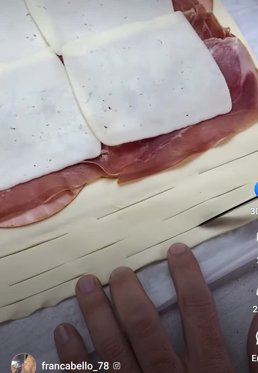 Dejar un trozo de hojaldre sin relleno al que haremos unos cortes.