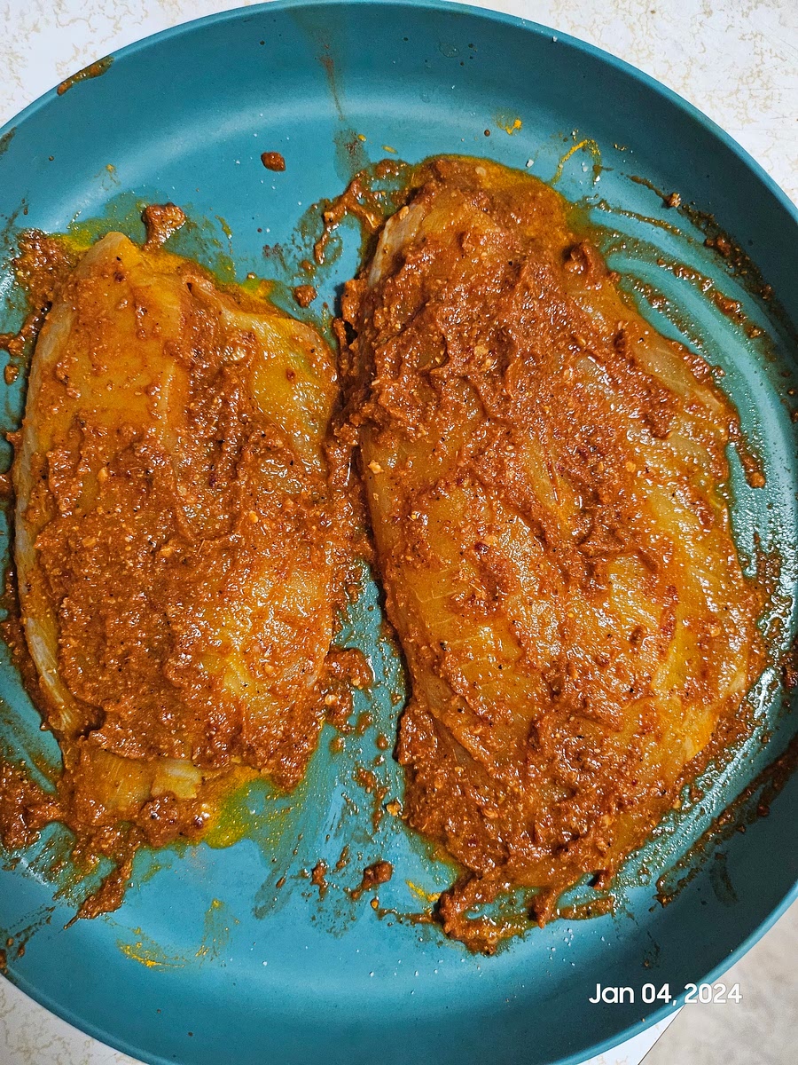 Apply 2 tbsp of masala onto the fish pieces on both sides and let it marinate for 15 minutes. Keep the remaining masala aside.