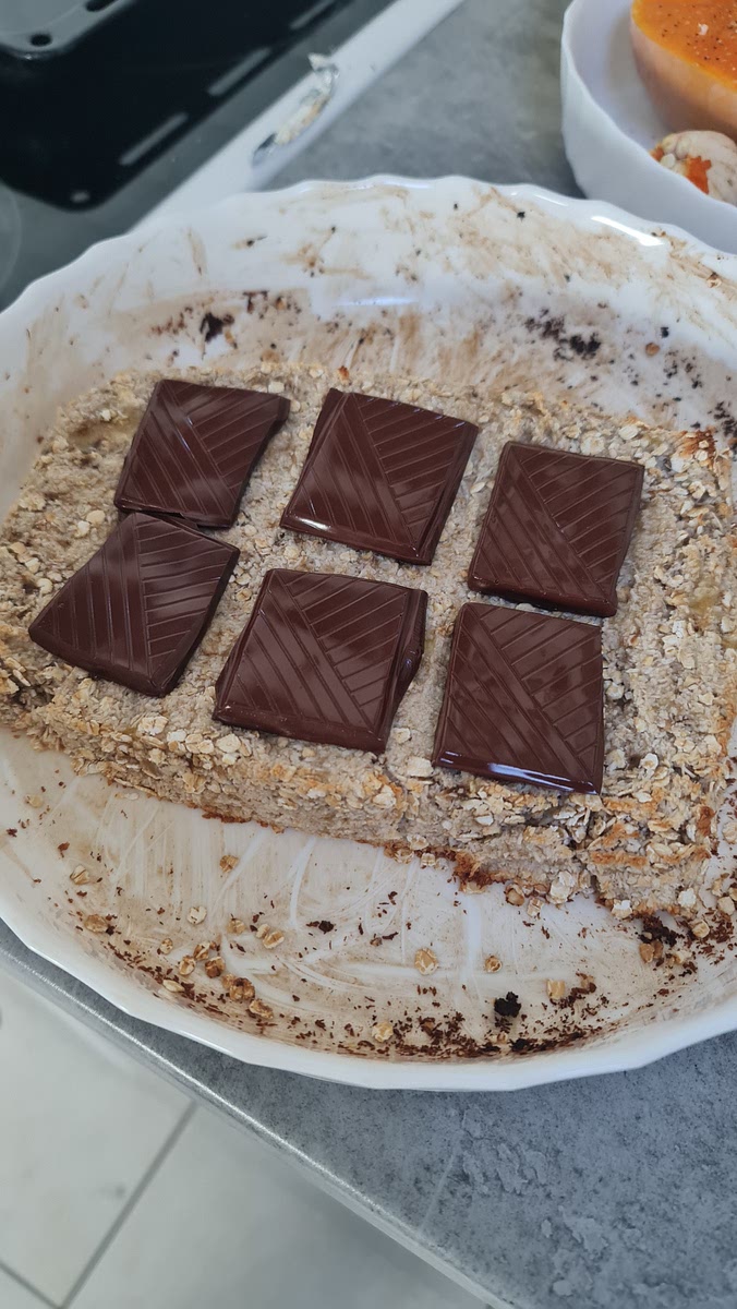 Ajouter les carrés de chocolat et enfourner pendant 3 minutes