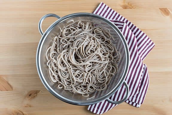 Boil the noodles
Bring a large pot of salted water to a boil. Add the noodles; stir gently to separate. Boil, 1 to 2 min., until tender. Drain and rinse. Toss with a drizzle of oil to prevent sticking. Wipe out and reserve the pot.