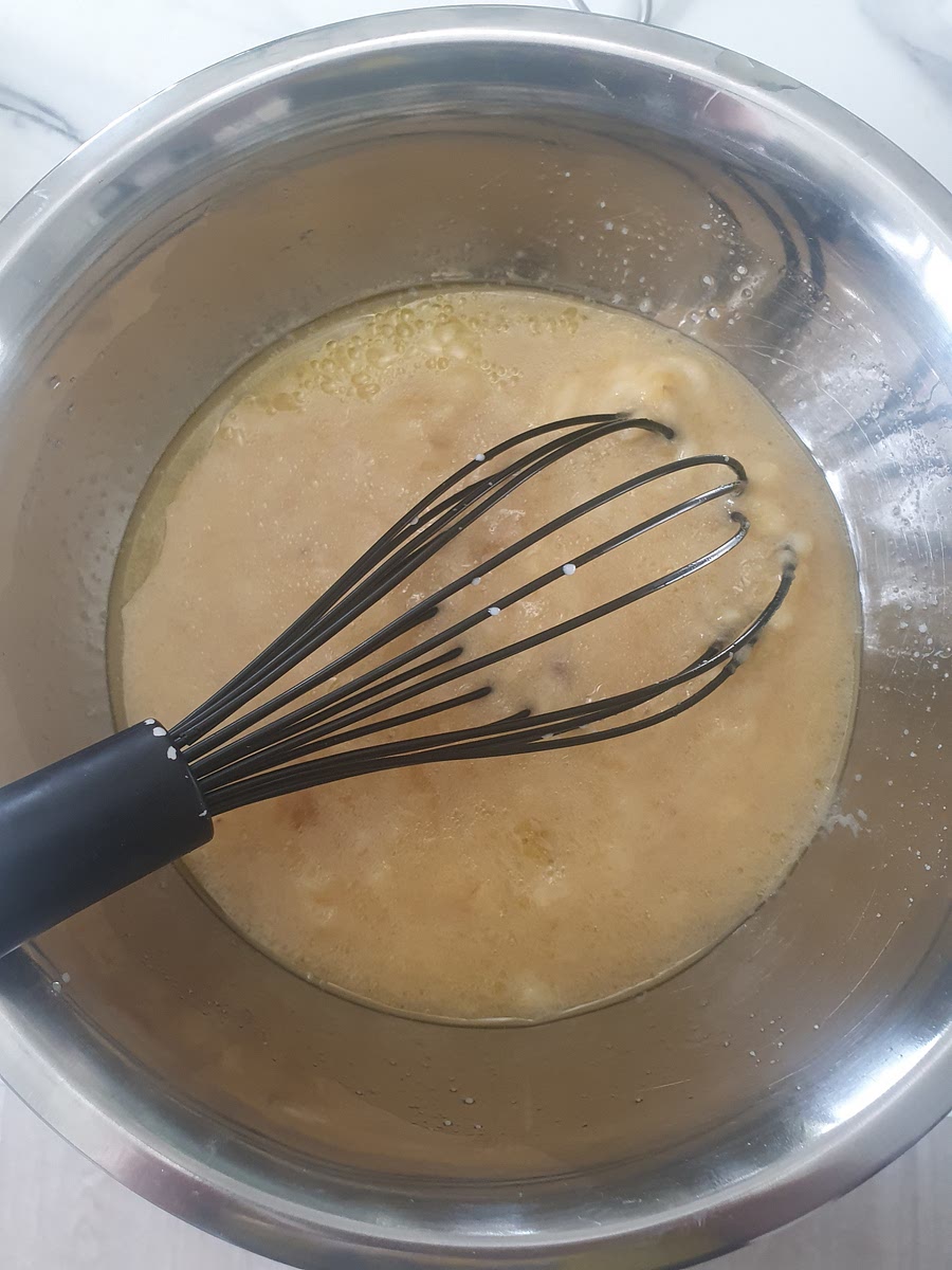 Add bi-carb, vanilla, salt and cinnamon and whisk. Stir in flour until just combined. Fold in any optional mix ins.