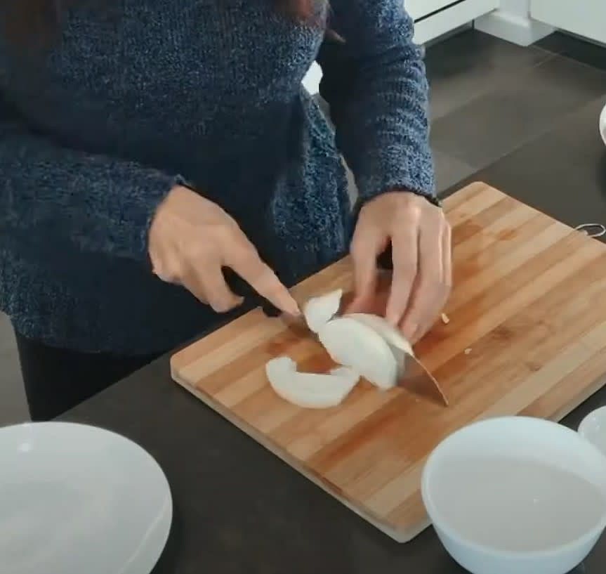 Cut onion into thin slices.