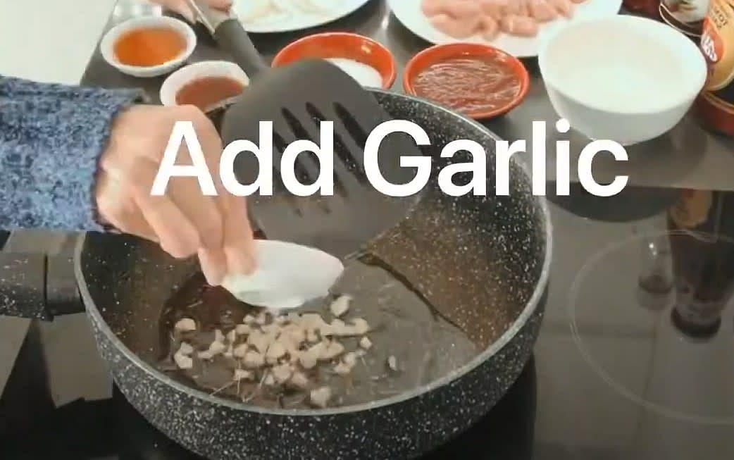 Add garlic and fry it abit until it just starts going brown