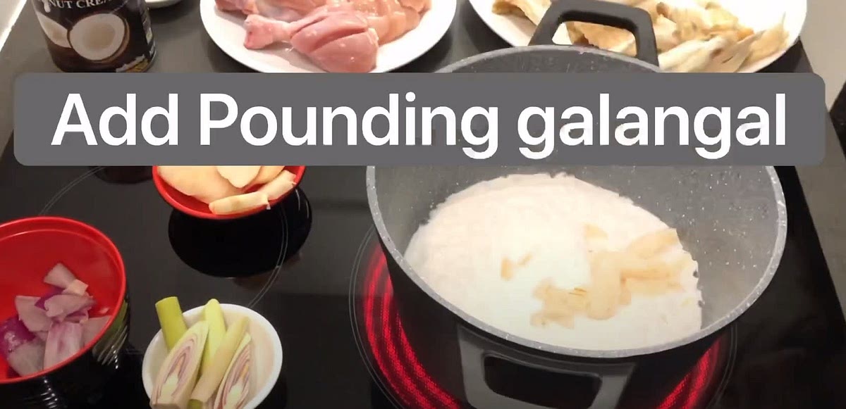 Add pounded galangal and onion first