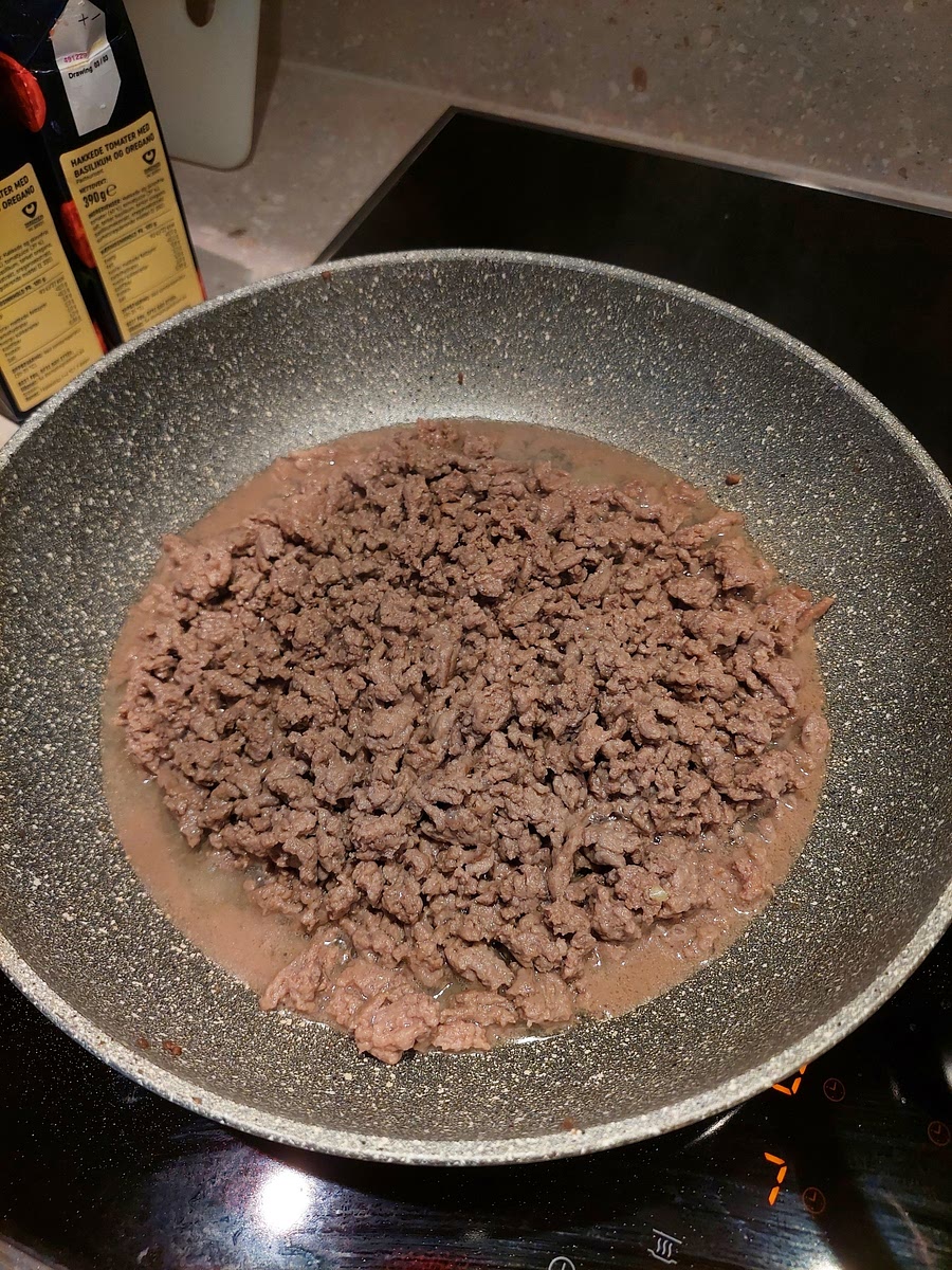 Begin browning the minced meat with a little bit of oil in a frying pan on medium-high heat. Break it down into small chunks with a spatula.