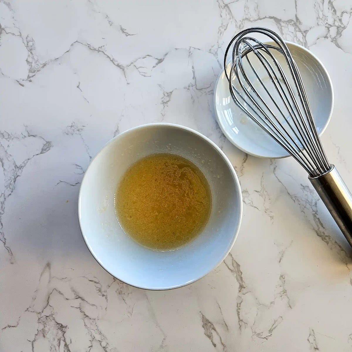 In a small bowl, whisk together the olive oil, lemon juice, minced garlic, and salt until well mixed and emulsified.
