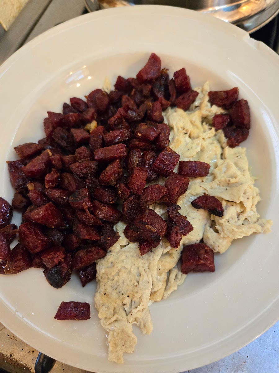 Clean any stuck egg and reheat wok. Add 1 tbsp oil to hot wok and dump in sliced sausage. Toss and stir until outside is cooked...3-4 minutes. Using slotted spoon, remove to plate with egg, leave oil and rendered fat behind.