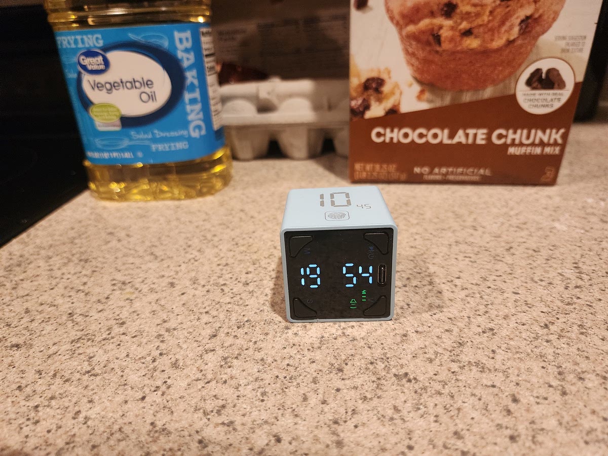 Between 20 to 23 min at 400F until the crust it's made