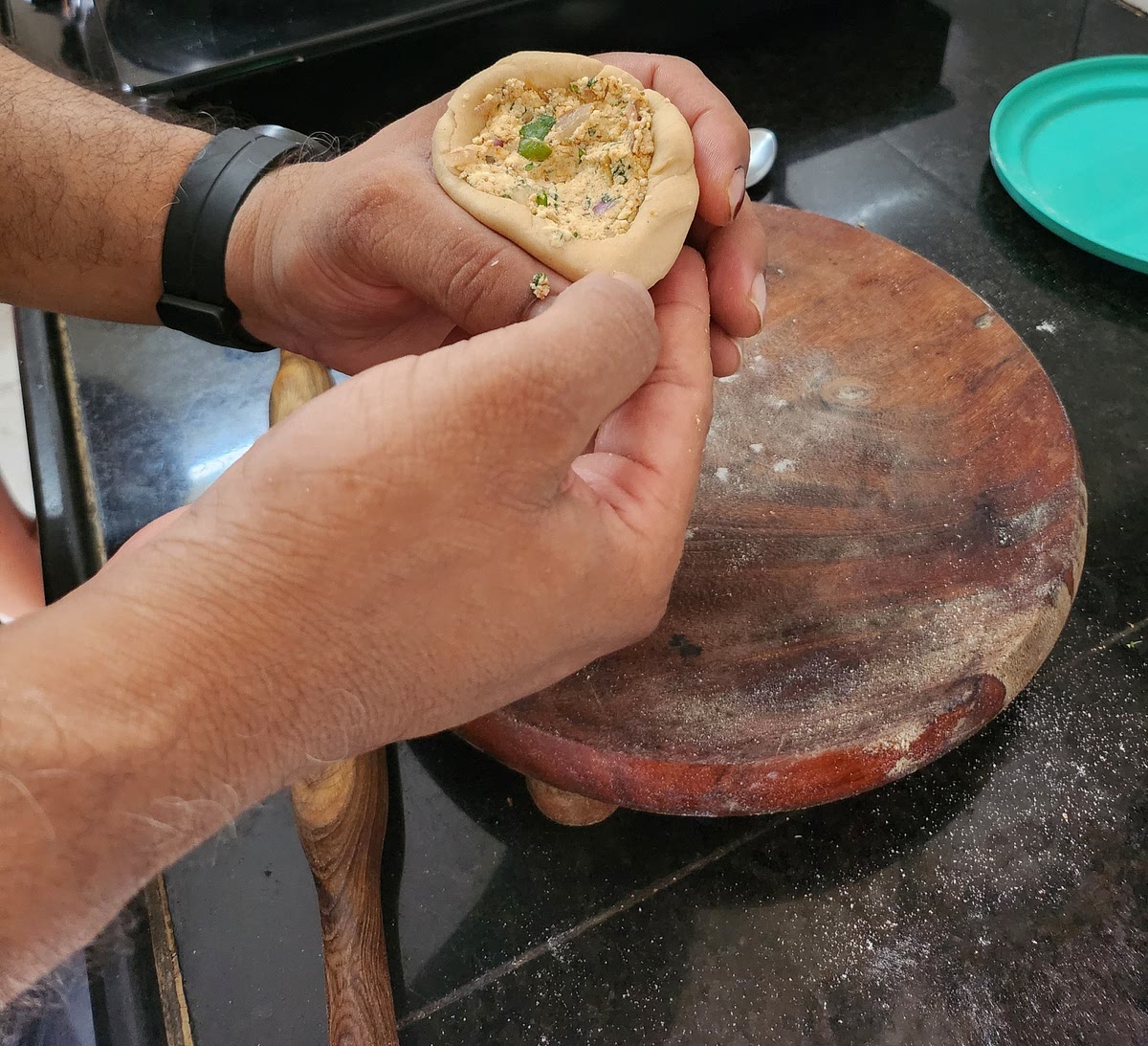 Stuff the filling in the dough