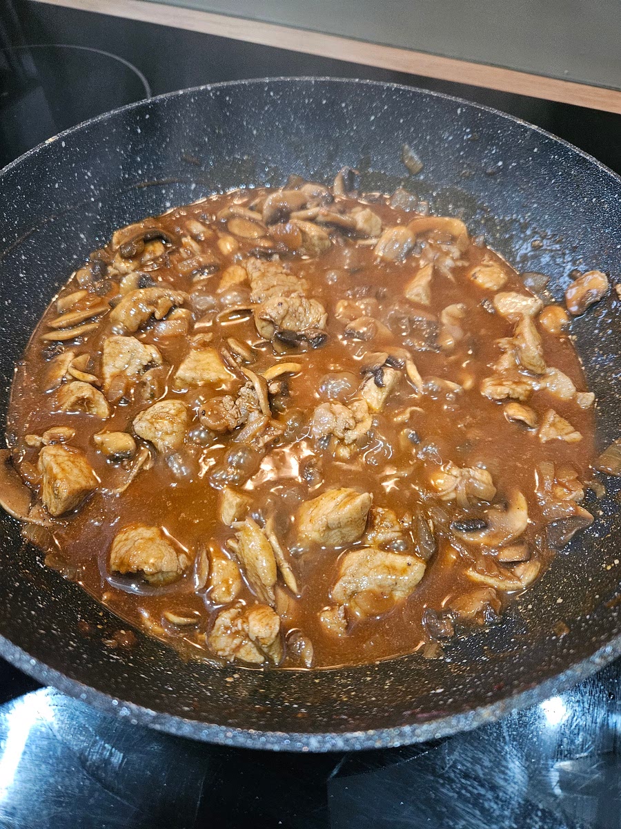 Leave pan to simmer for 8-10 minutes to reduce