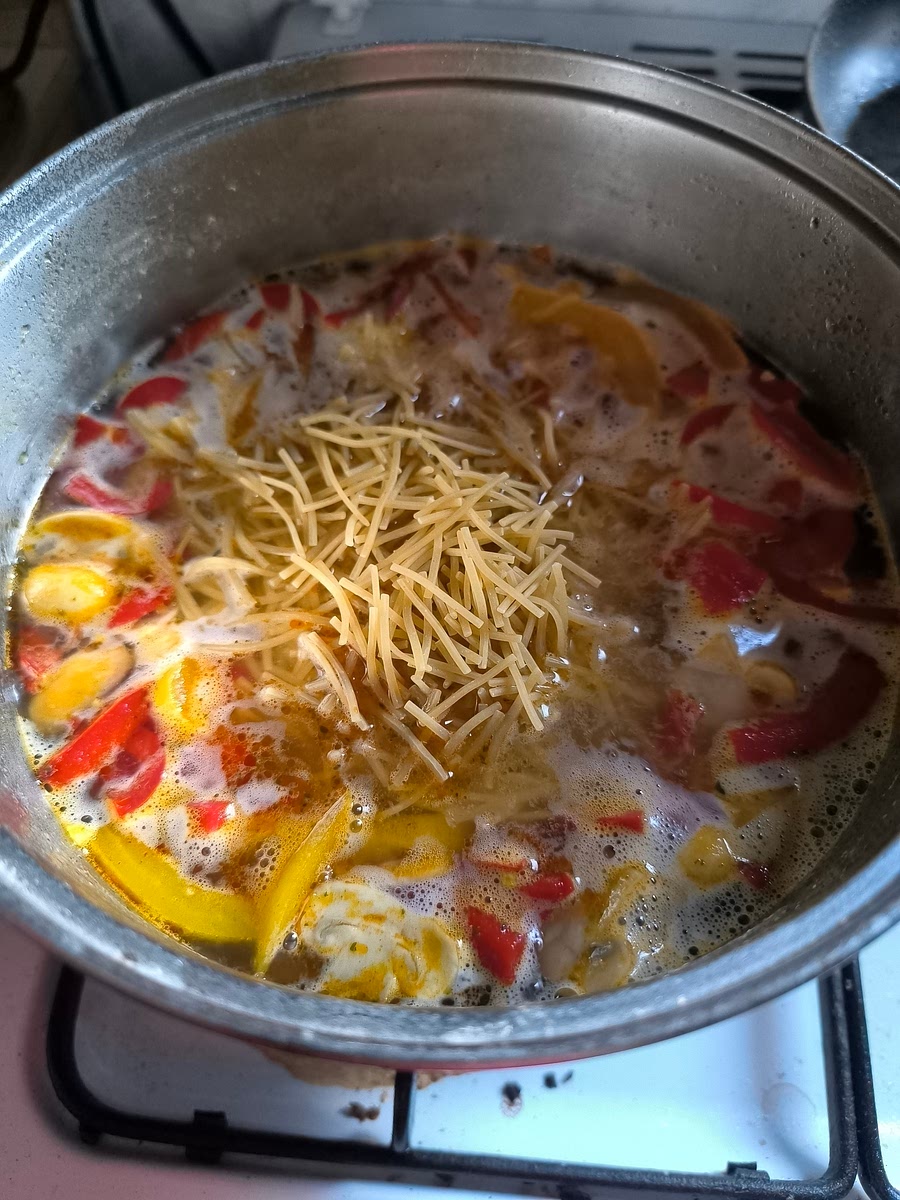 Now put in the pot watter, boil it... Put in your mushrooms, paprika, corn, egg noodles, coconut milk... Add spices 3 bouillon cubes,curry and ginger powders. Add chicken and boil some 10min or when everything is done after taste...
Bon appetit!