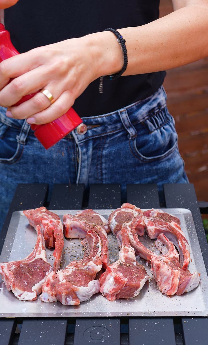 3. Season the lamb chops with salt, pepper, and garlic granules, then drizzle with a bit of olive oil.