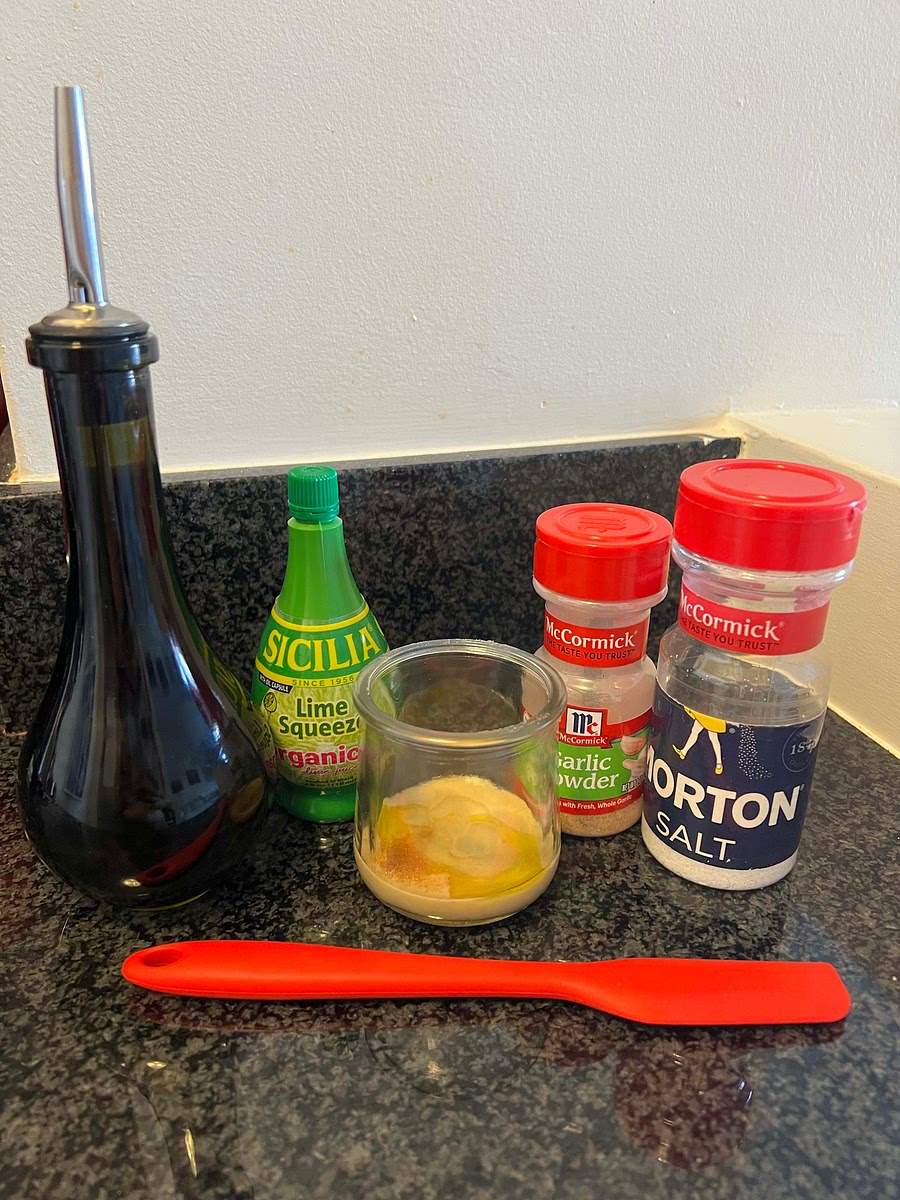 Pulsa unas 15 veces hasta que todo el ajo se rompa.