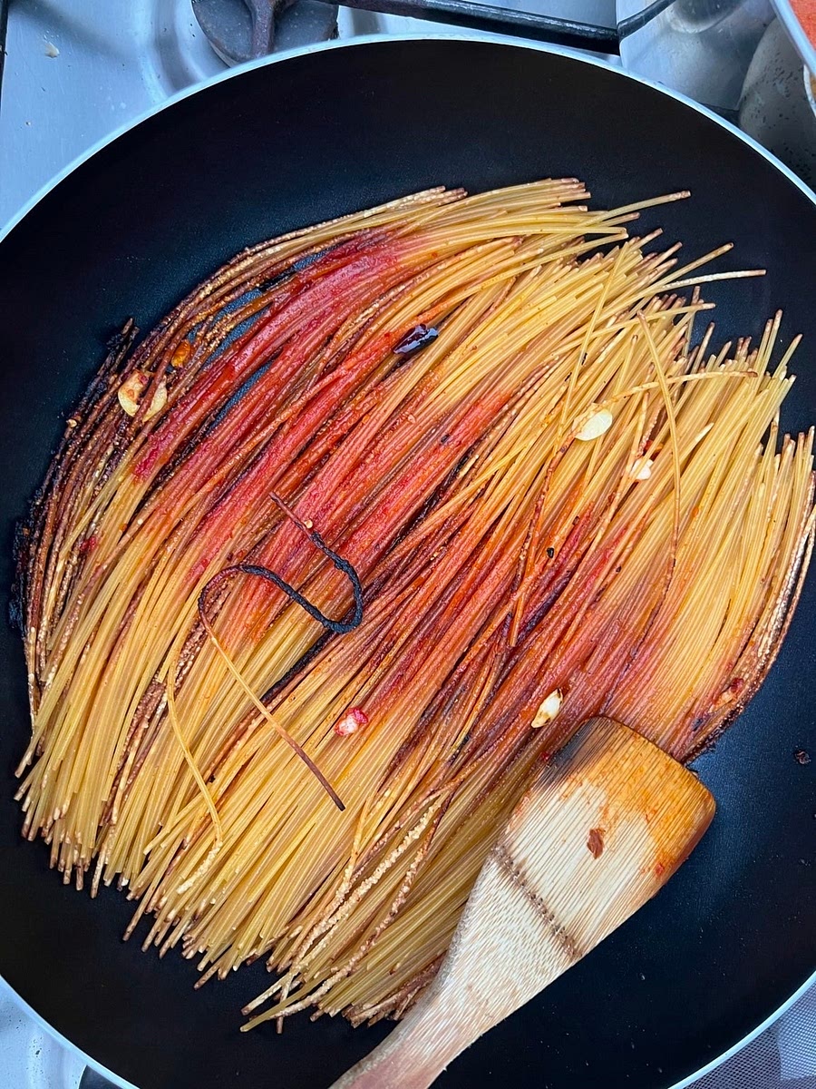 About the frying pan: The pan must be large enough to accommodate the full length of the spaghetti lying flat and spread out. Snapping the spaghetti to fit your pan is a cop-out. If we had to choose between snapping the spaghetti or tolerating a slightly smaller plan at the start of the cooking until the spaghetti flexes enough to fit, we choose the latter!