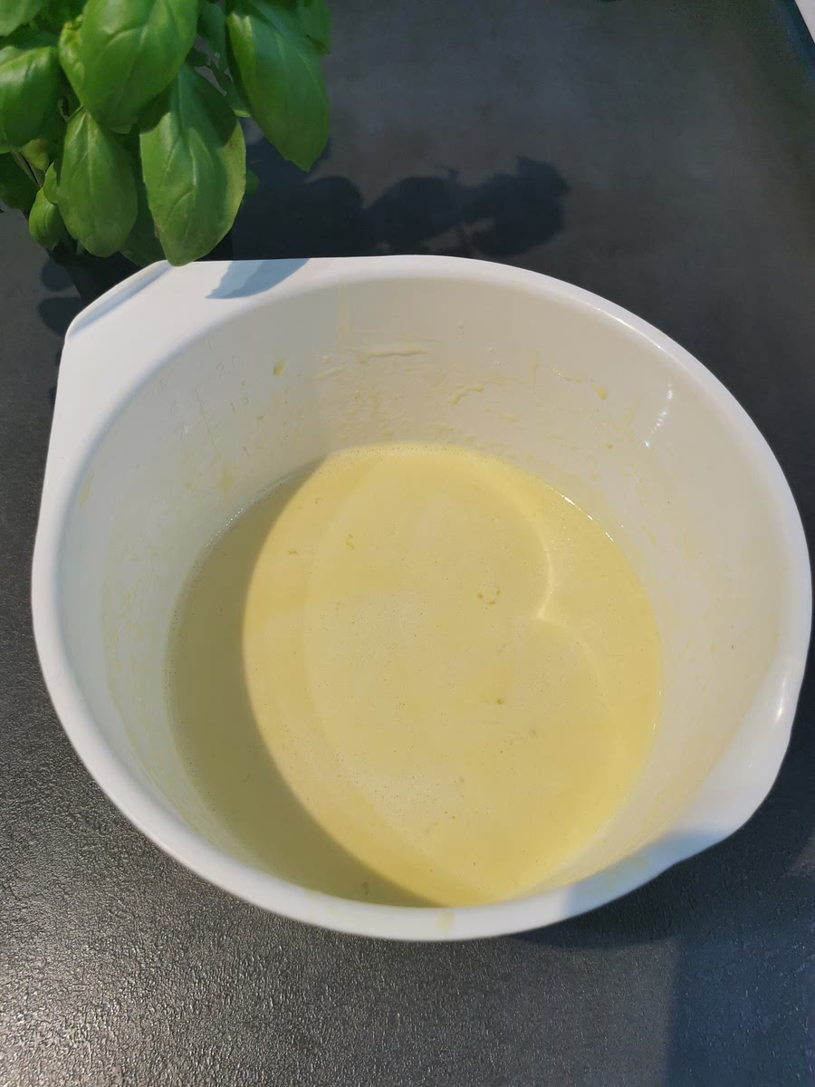 Wszystkie składniki do jednej miski i zmiksować