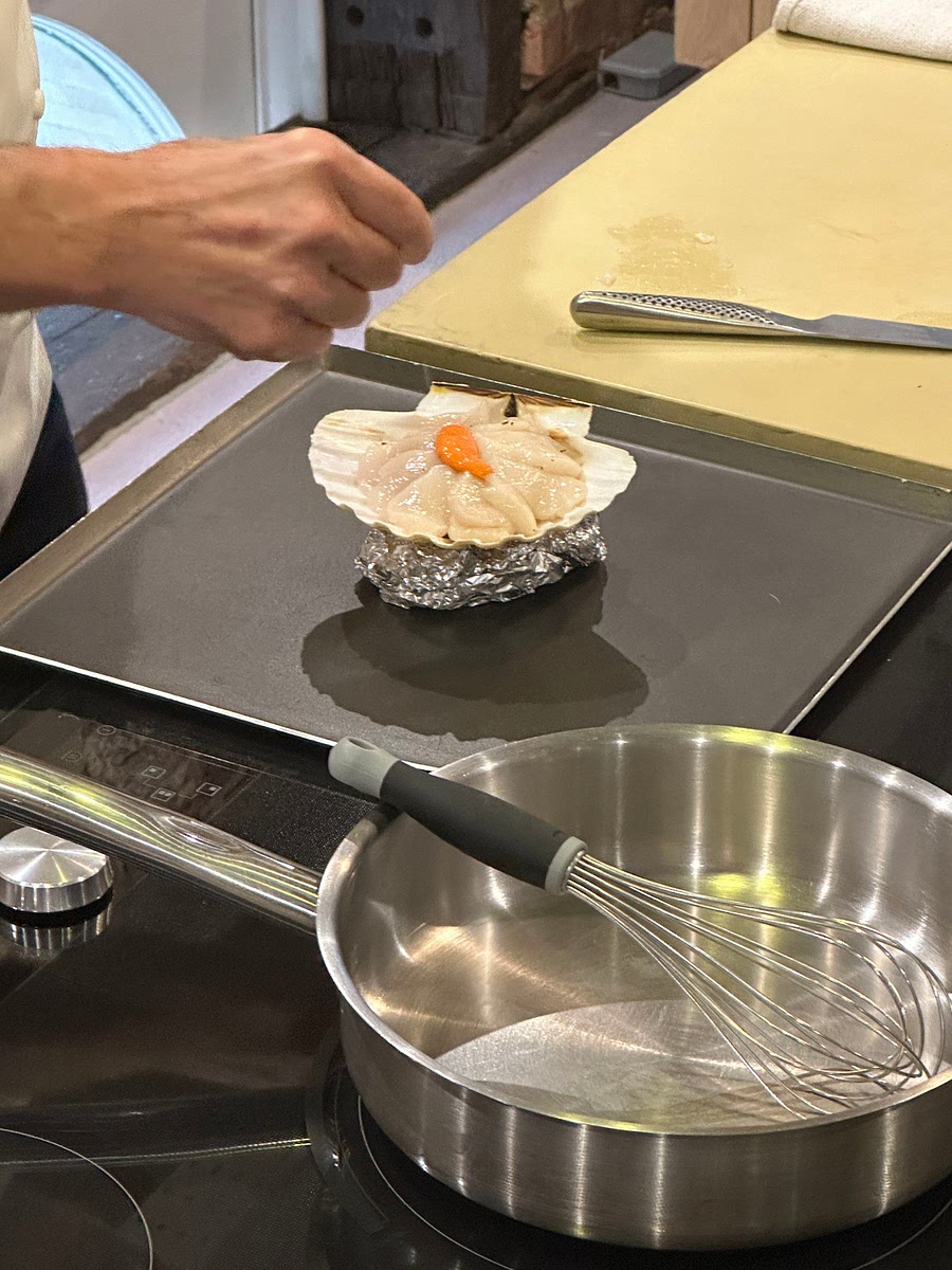 3. Slice the scallops and mushrooms or truffle into small rounds and layer on top of each other.