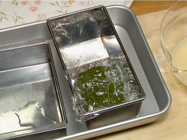 La superficie del composto potrebbe apparire poco uniforme, ma non preoccupatevi: si sistemerà quando lo girerete per servirlo.