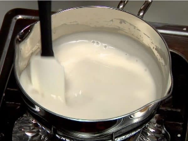 Accendete il fuoco e continuare a mescolare a fiamma media.