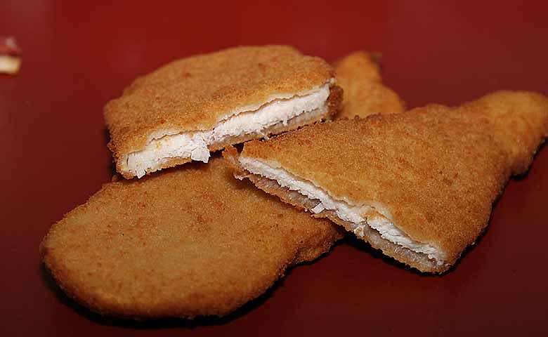 Se mete el pollo empanado a freír y se saca cuando esté dorado. 🍳