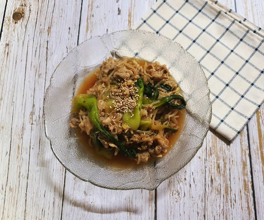 맛있는 대패삼겹살 숙주볶음 완성이에요.