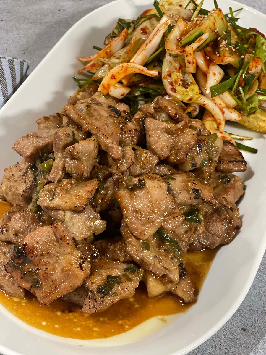겉절이를 곁들여 주면 더 맛있어요~